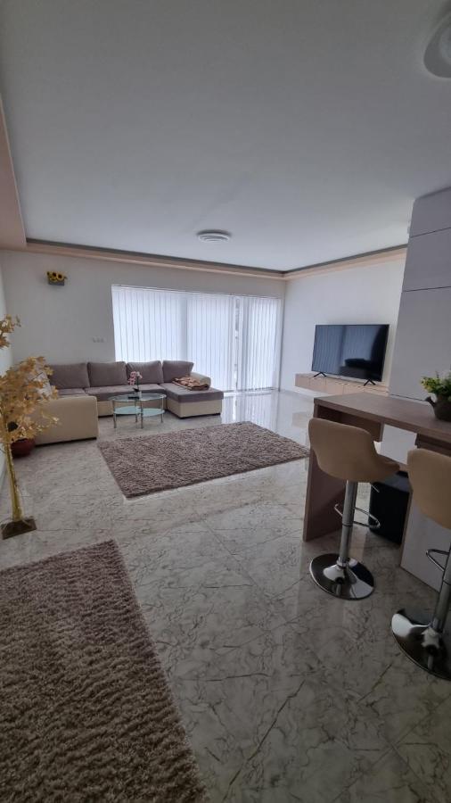 Sarkcsillag Teljes Csaladihaz- Star Complete Family House Apartment Szeged Exterior photo