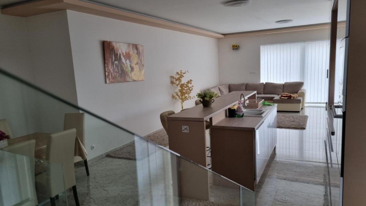 Sarkcsillag Teljes Csaladihaz- Star Complete Family House Apartment Szeged Exterior photo