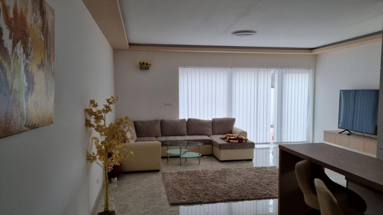 Sarkcsillag Teljes Csaladihaz- Star Complete Family House Apartment Szeged Exterior photo
