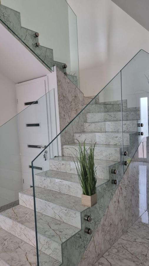 Sarkcsillag Teljes Csaladihaz- Star Complete Family House Apartment Szeged Exterior photo