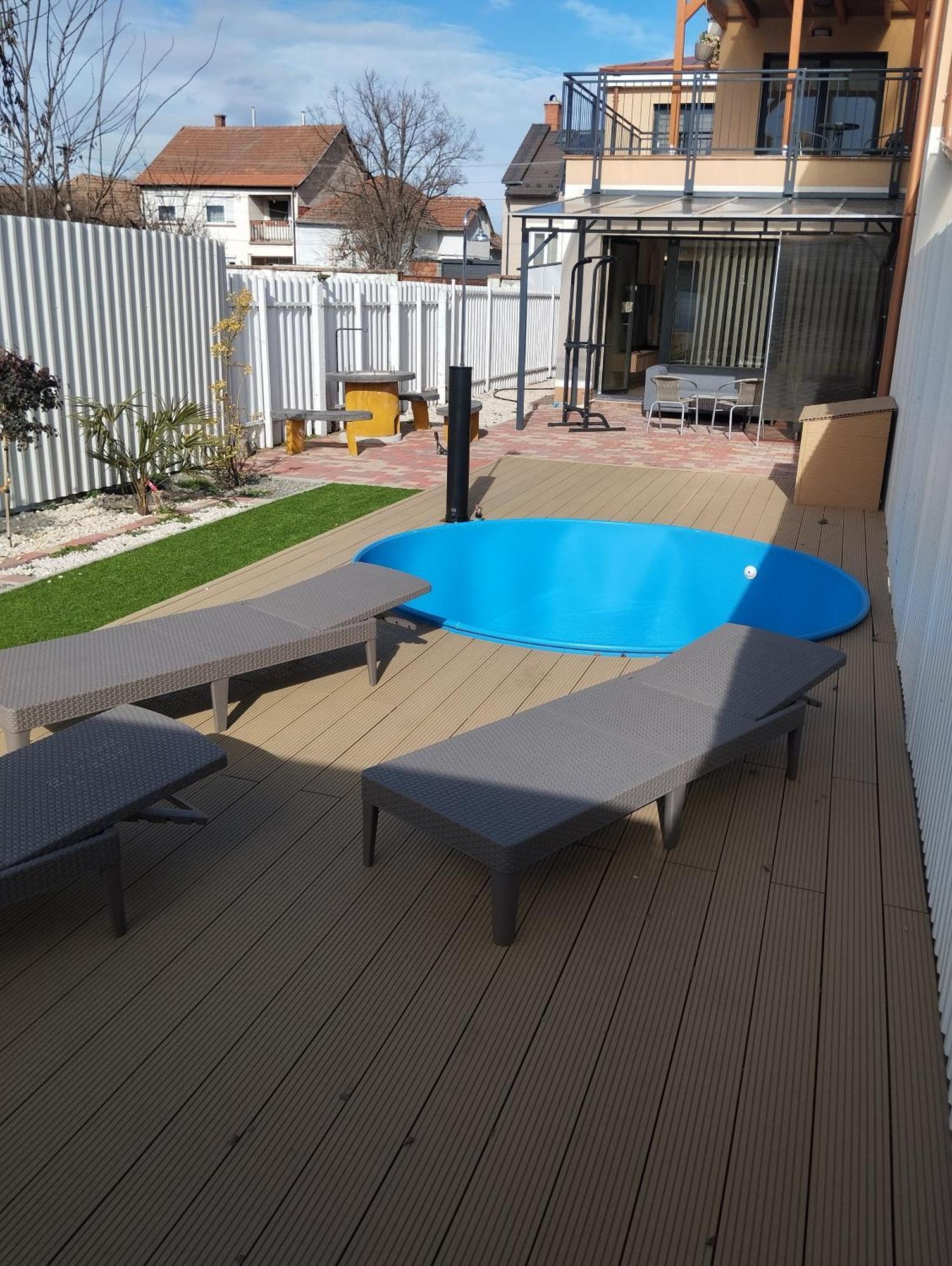 Sarkcsillag Teljes Csaladihaz- Star Complete Family House Apartment Szeged Exterior photo